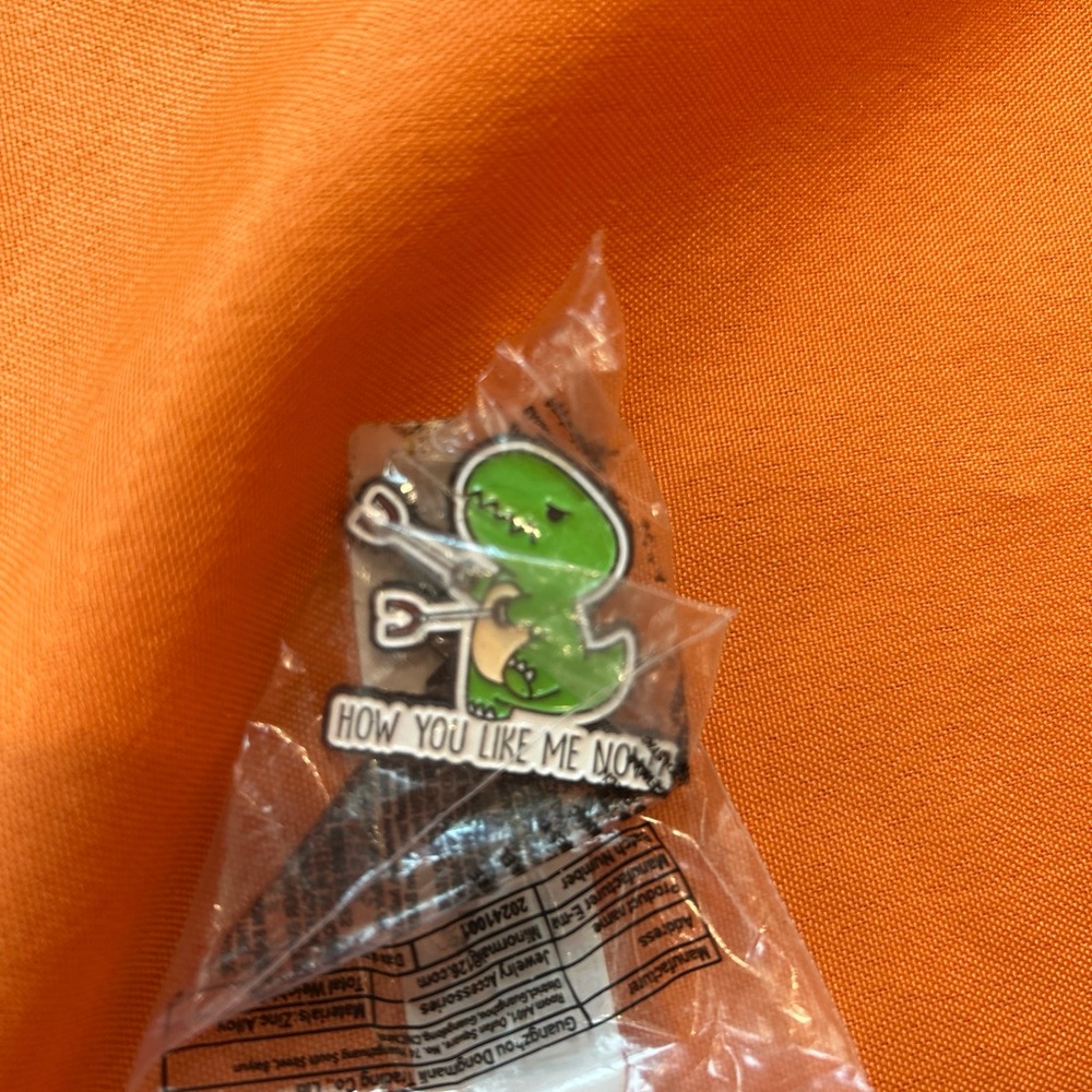 Enamel Pin Dinosaur Funny Dino How You Like Me Now Claw Arms Gift Backpack New